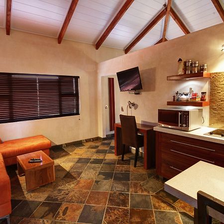 Hartmann Suites Serviced Self-Catering Apartments Windhoek Extérieur photo